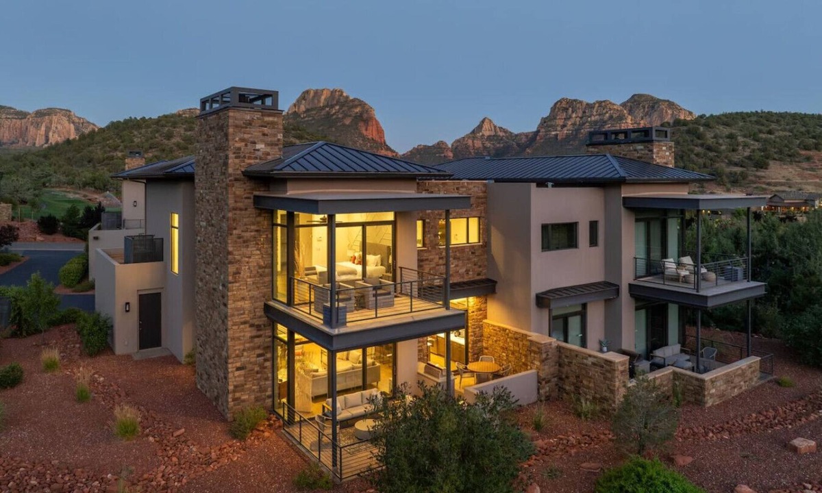 West Sedona Villa | Luxury Townhome - Exclusive guest access to a members-only golf club, pool, and resort amenities!