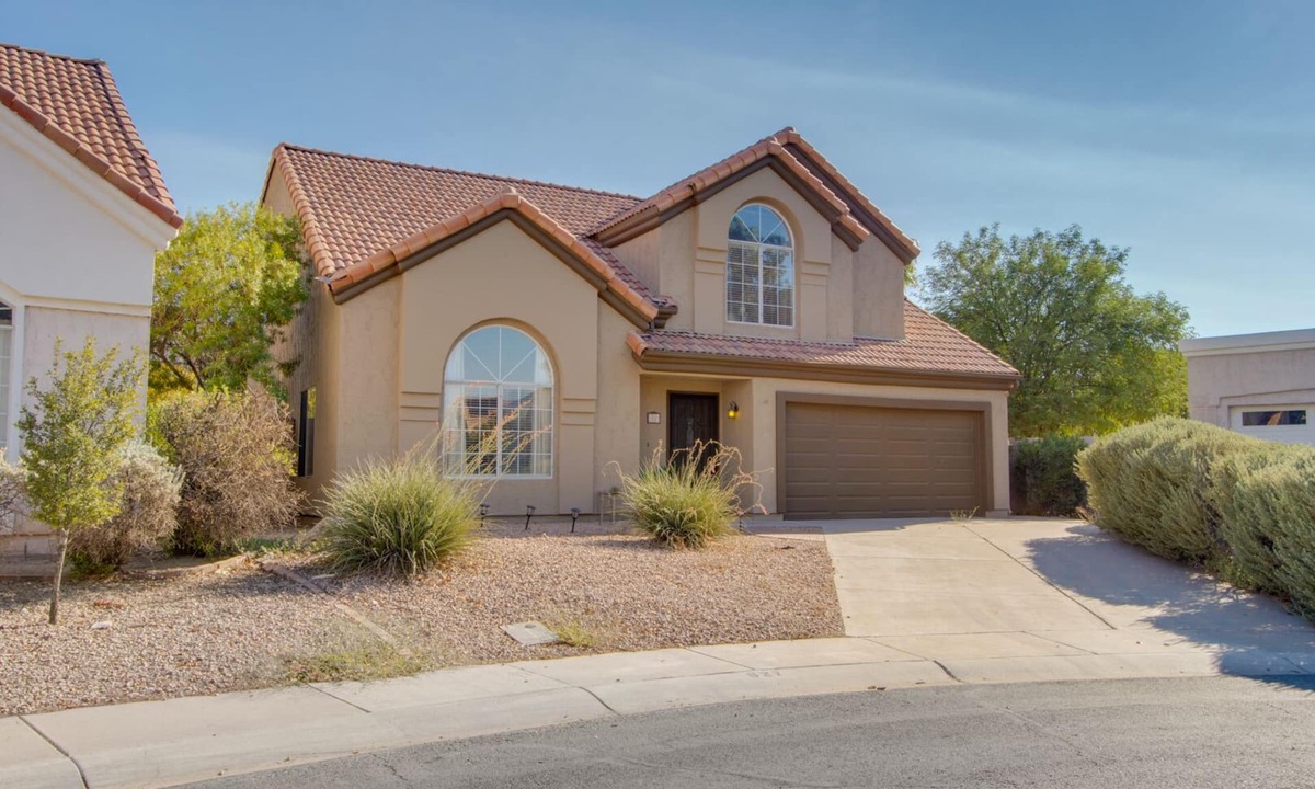 The Islands House | Luxury Updated 3-bedroom home with pool in Gilbert