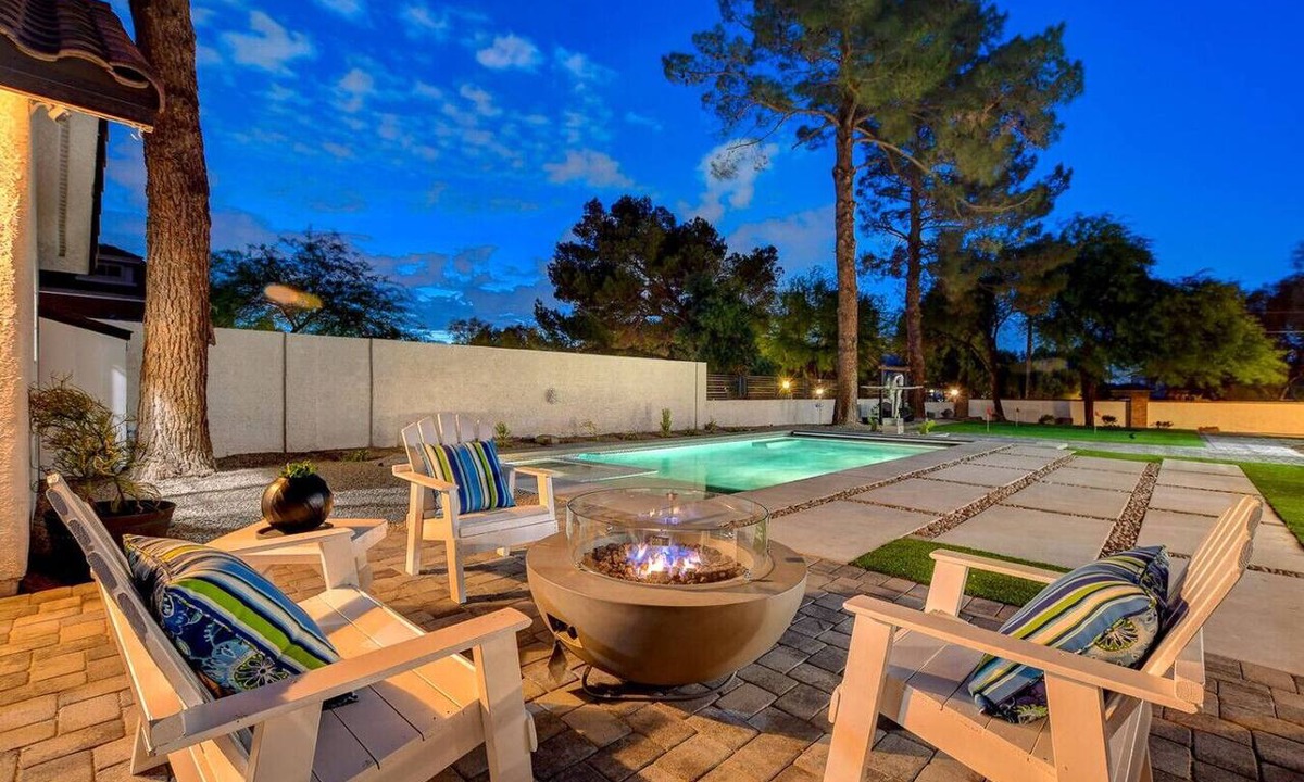 Paradise House | Luxury Villa: Pool, Hot Tub & Fire Pit Near Strip