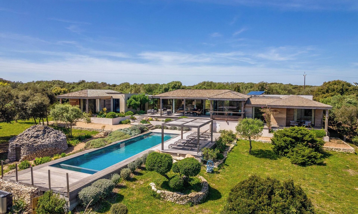 Bonifacio House | Magnificent recent villa, sea view of the Lavezzi islands, near Sperone golf course