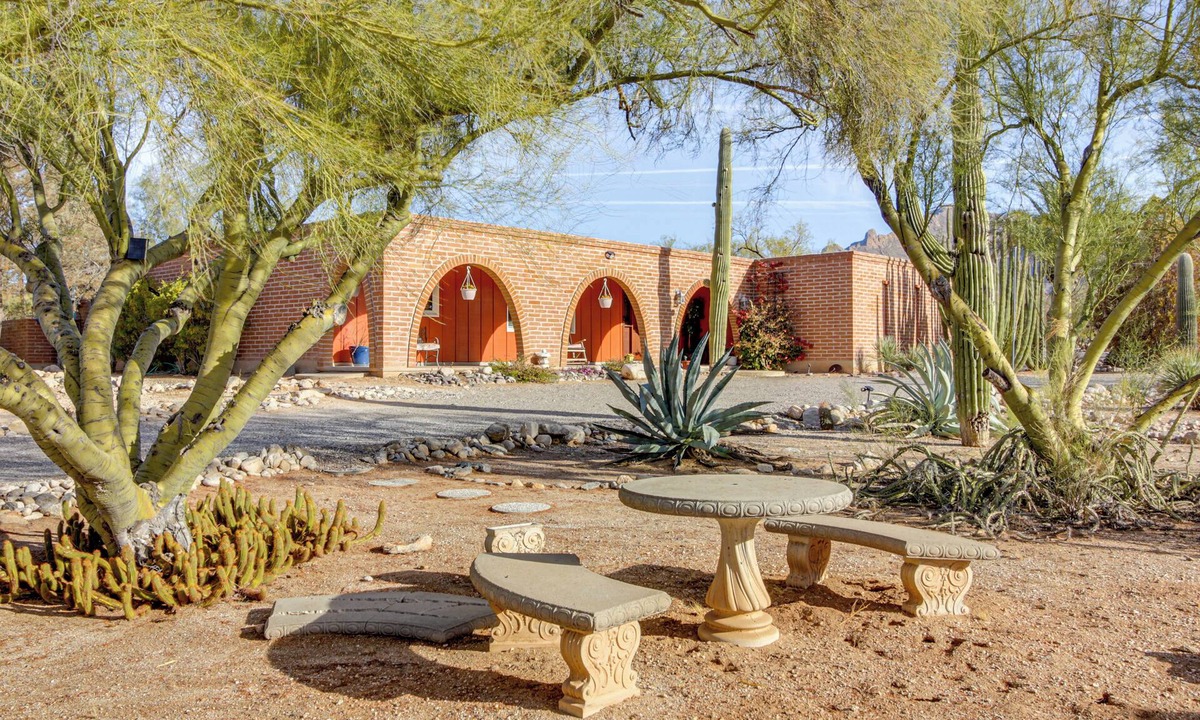 Casas Adobes Estates House | Main House + Casita: Peaceful Tucson Retreat!