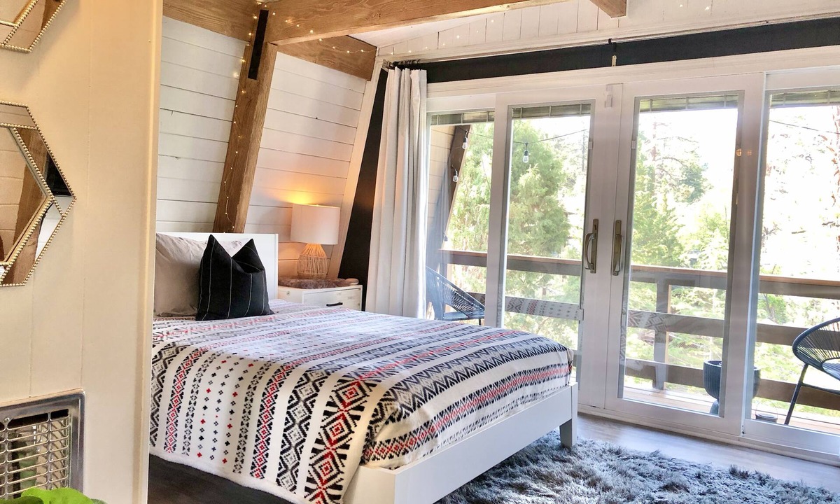Upper Moonridge Cabin | Maison Solange Boho Modern Cabin in Moonridge w/hot tub, Near resorts golf zoo