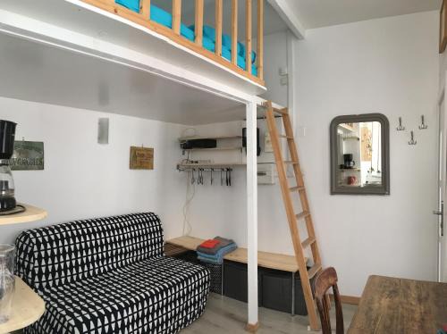 Porte-Saint-Martin Apartment | Maisonnette studio sur cour