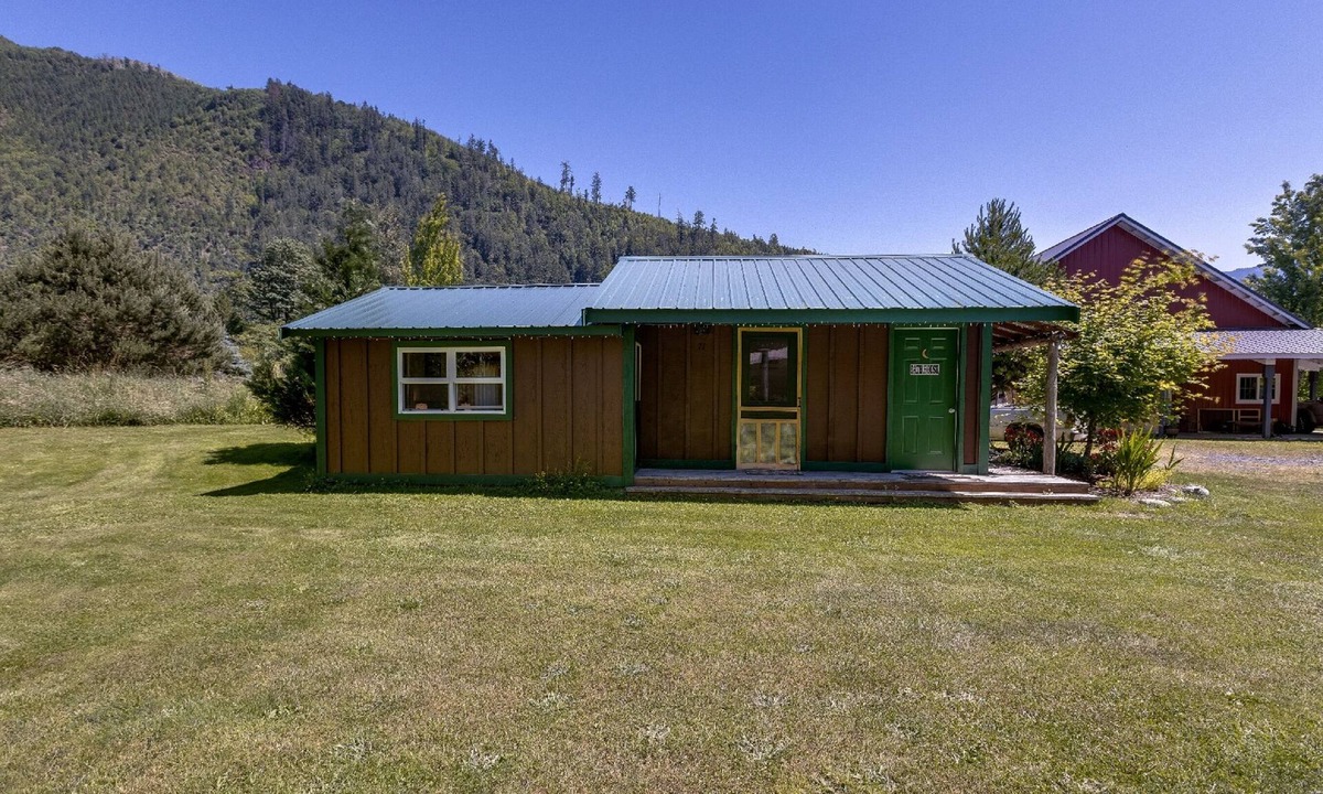 Maple Falls Cabin | Making lasting memories while enjoying this unique glamping experience!