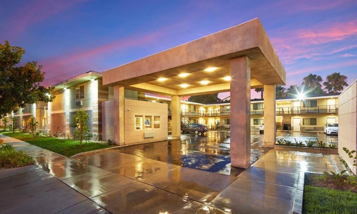 Anaheim Resort Hotel | Memorable Stay w/Outdoor Pool, Near Attractions, & Steps from Disney Fun