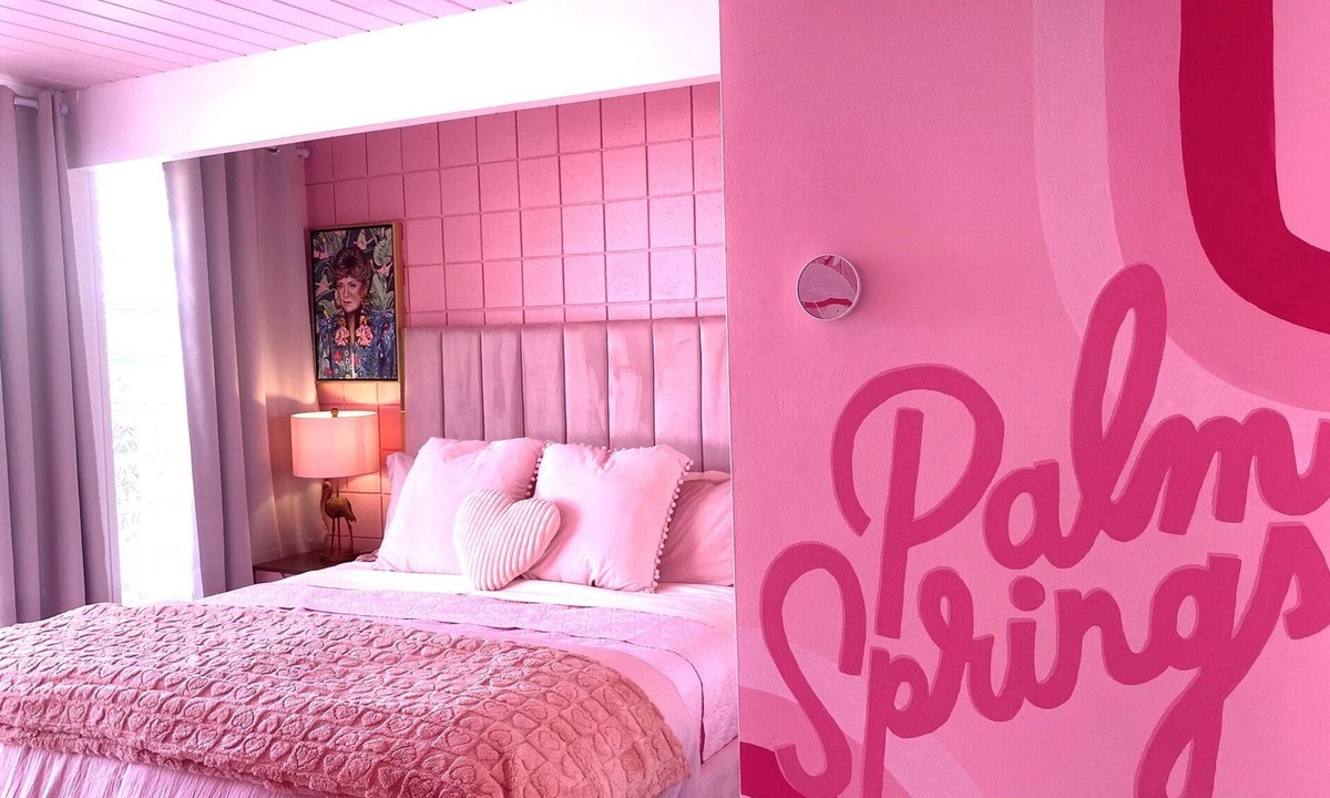 Twin Palms House | Mid Century Modern Barbie bungalow in Historic Ocotillo Lodge