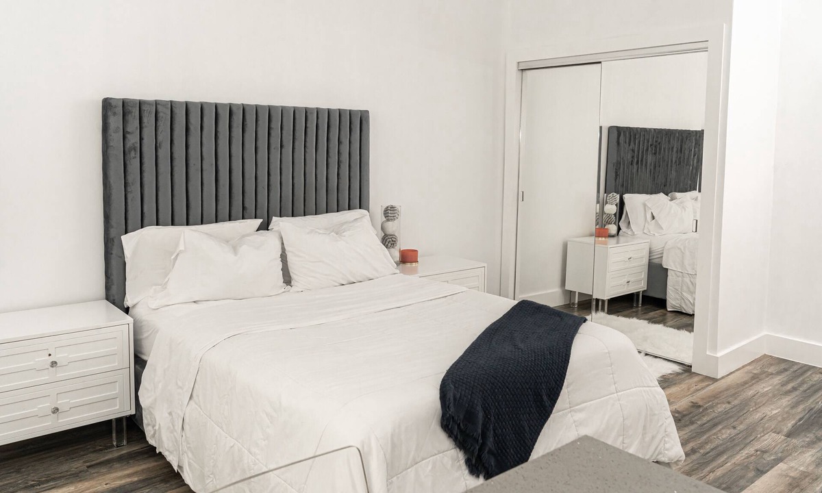 Miracle Mile Apartment | Mid City Retreat!