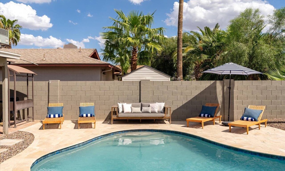 Glendale House | Min from Sports Stadiums | Pool & Hot Tub