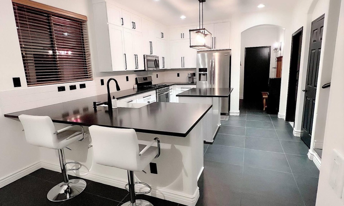 Litchfield Park House | Minimalist home with pool and private office ideal for professional travelers.