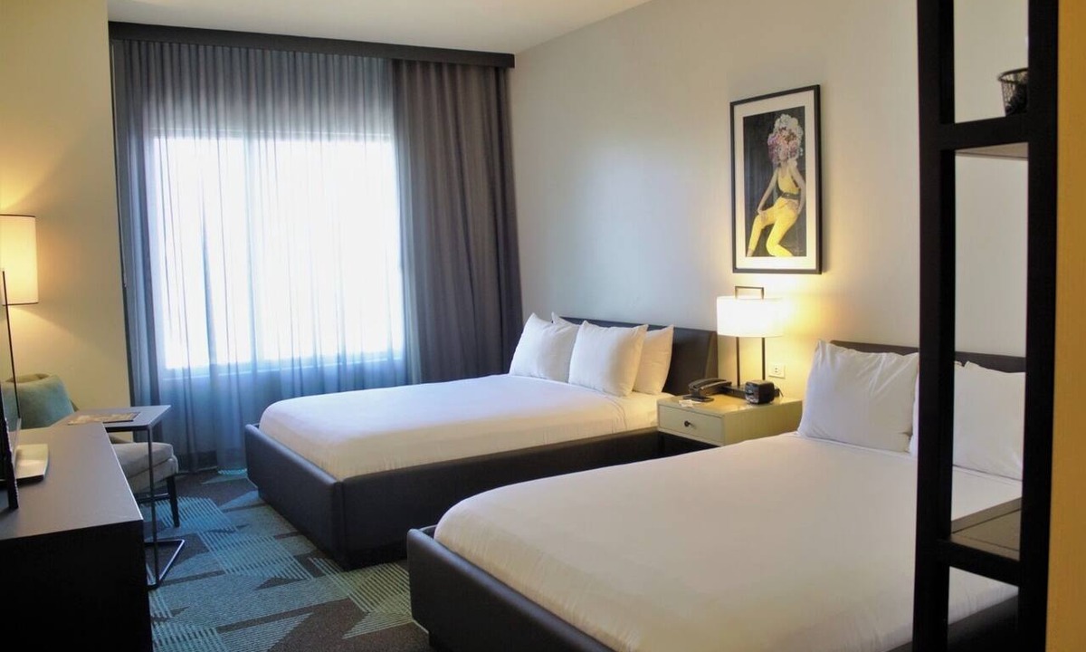 Downtown Las Vegas Hotel | Minutes Away from The Neon Museum! FREE Parking, Rooftop Pool, Onsite Casino