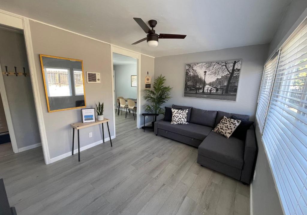 Lincoln Acres Apartment | Modern 2BR 15 Minutes to Beaches, Sea World, Zoo