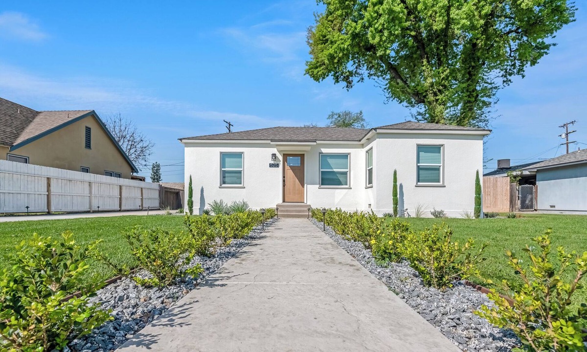 Tulare House | Modern and charming Tulare 2 bedroom home.