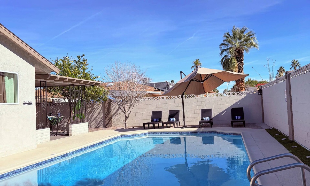 Winchester House | Modern Family Oasis w/Pool BBQ | 10 min to Strip
