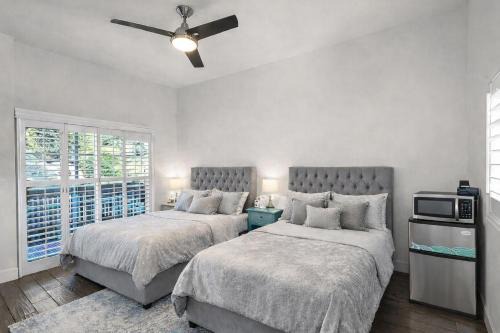 Woodland Hills House | Modern Hillside 1BR Retreat