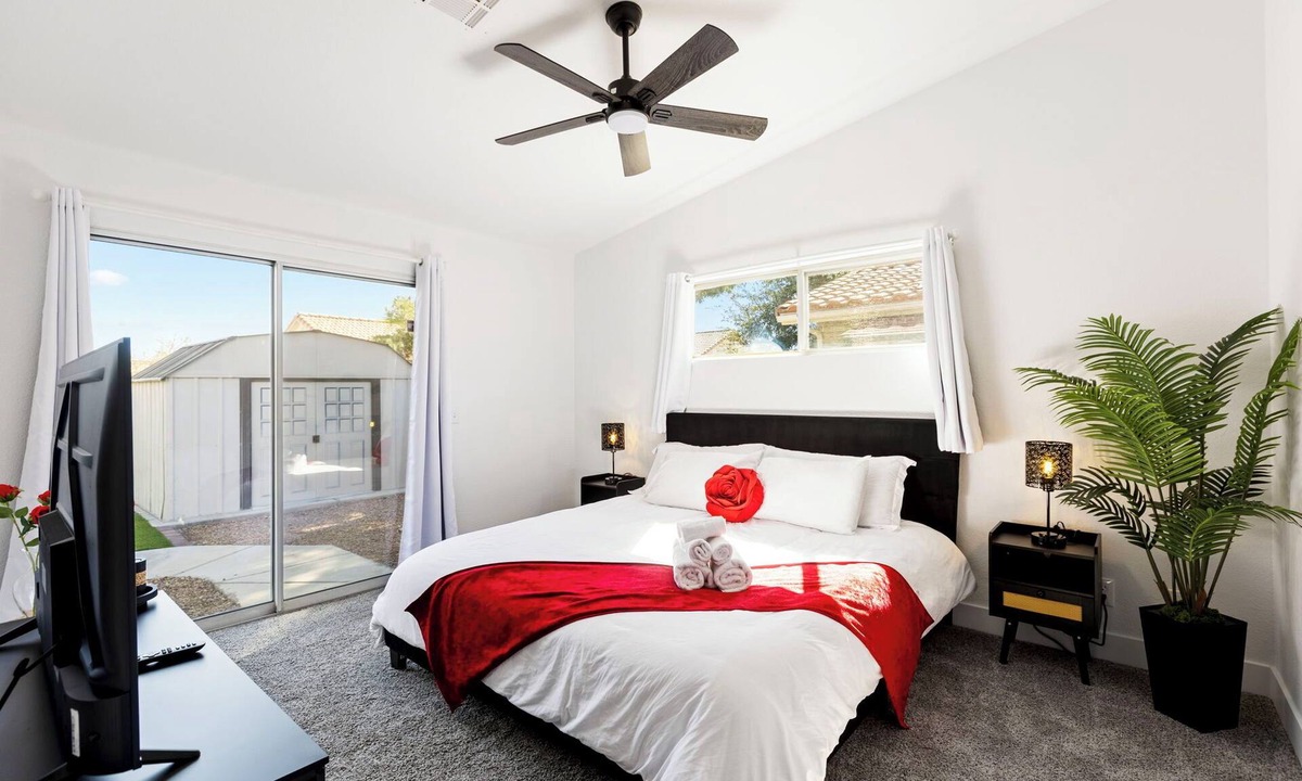 North Las Vegas House | Modern Oasis: Cozy Retreat Near the Strip