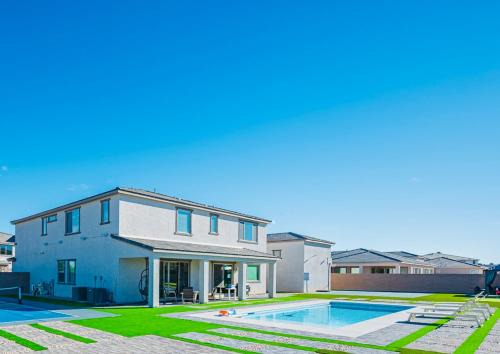 Enterprise Villa | Modern Spacious 6BR Villa with Game Loft 5 Min to Strip, Stadium & Shopping!