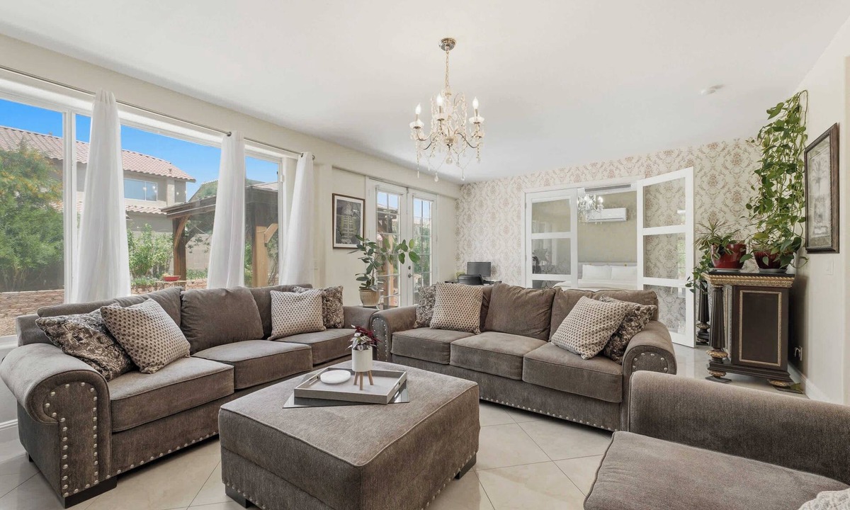 Rhodes Ranch House | Modern Vegas 4BR with BBQ, Balcony & Parking