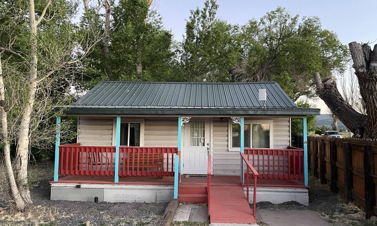 Springerville House | Mountain Avenue Cozy Cabin