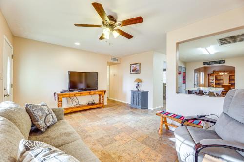 Florence House | Near Golfing & Green Spaces: Florence Family Home!