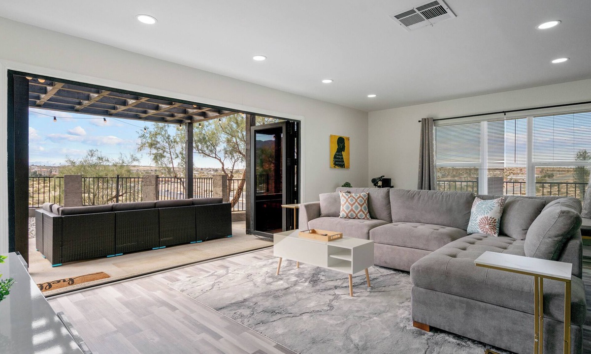 Twentynine Palms Villa | nearby 29Palms Downtown and JT NationalPark entrance, EV Charger, Hot Tub, Grill