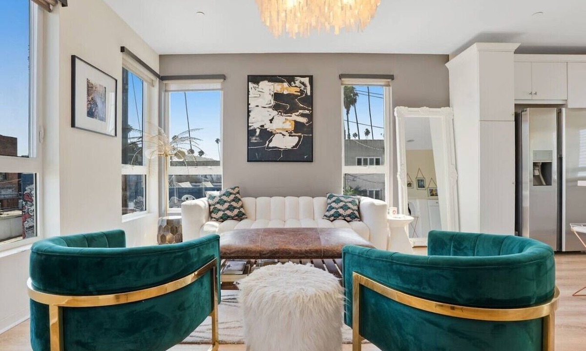 Hollywood Villa | NEW! 3BR Townhouse, Iconic Hollywood Sign Views