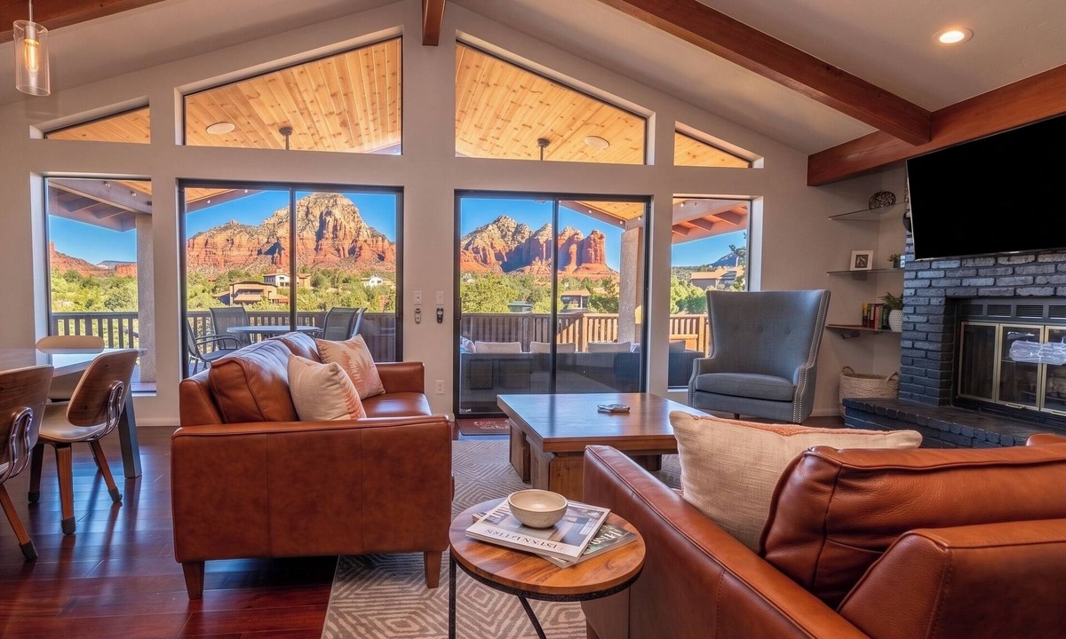West Sedona House | New! Exquisite 5 star Home-Best Views-Hot tub-Firepit-Grill-In heart of Sedona