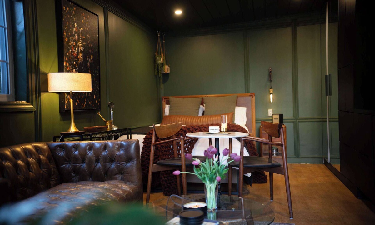 Melrose House | NEW Slytherin Studio - Dogs OK!
