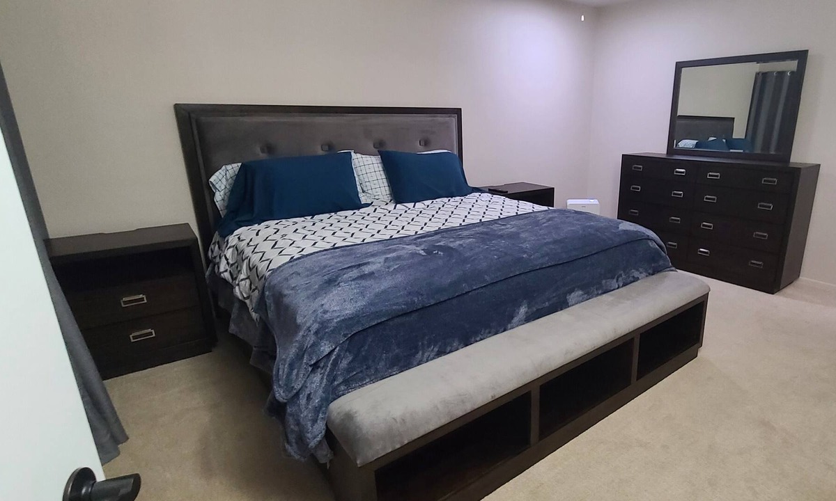 Northridge Estates House | NEW Snowbird Friendly Townhouse in the Foothills with Private Patio