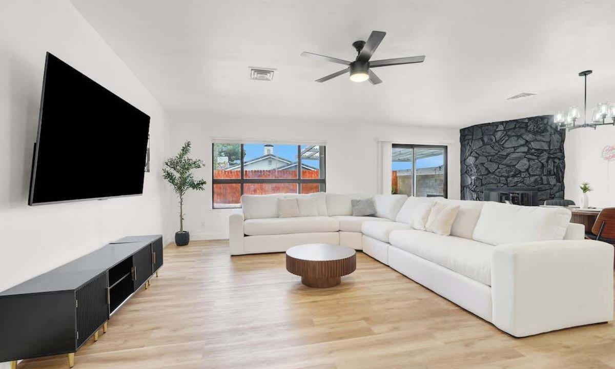 Spring Valley House | Newly Renovated 3BR w/Arcade Machine + Parking