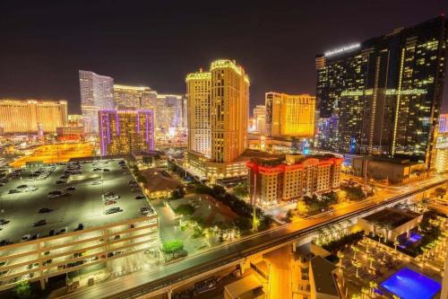 Winchester House | No Resort Fee Strip View Balcony+ Free Valet+ Pool