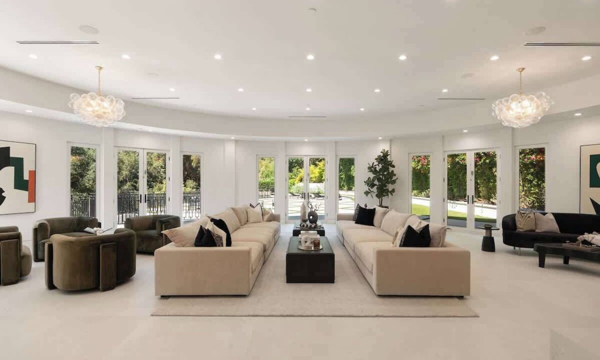 Brentwood House | Noble Crest