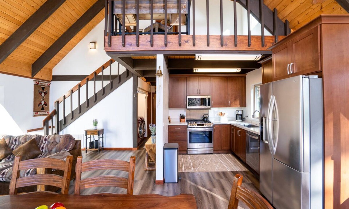 Kings Beach House | North Shore Cabin with Private Hot Tub