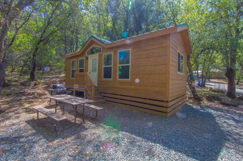 Descanso Resort | Oakzanita Springs Camping Resort Cottage 3
