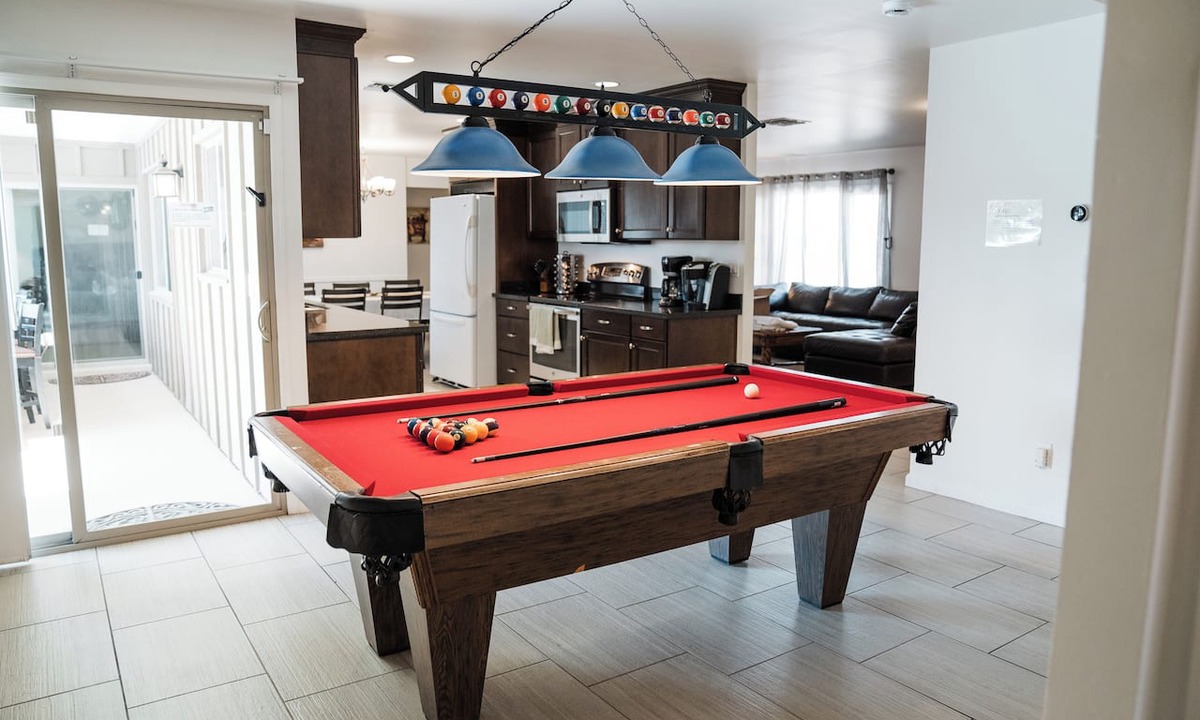 South Scottsdale House | Old Town Scottsdale 5-bedroom hot tub pool putting green pool table = FUN!