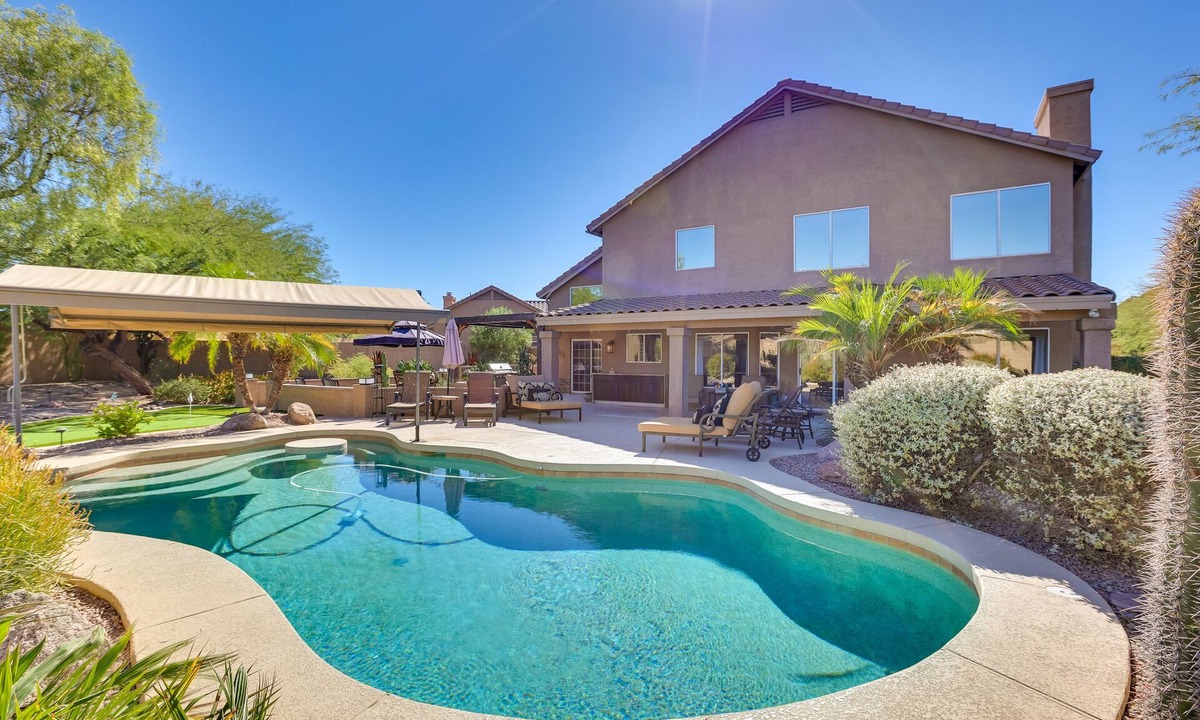 Tatum Ranch House | Outdoor Kitchen & Pool: Cave Creek Getaway