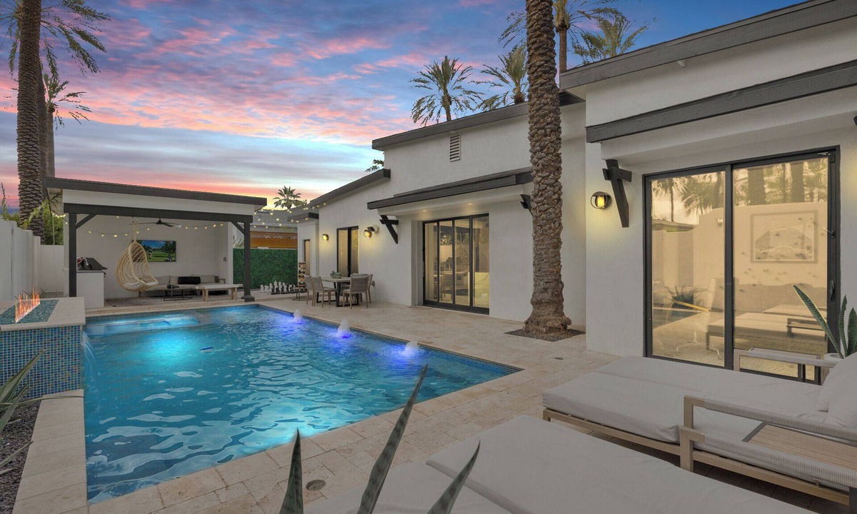 Arcadia Lite Villa | Palmera | Pool, Hot Tub, Cabana, Outdoor Kitchen, Fire Pit | Near Old Town Scottsdale