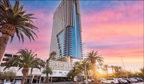 Las Vegas Hotel | Palms Place Condo with strip view