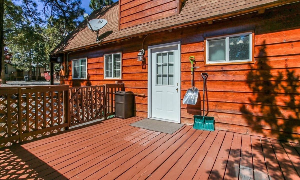 Sugarloaf Cabin | Palms To Pines Sugarloaf Log Cabin at Big Bear