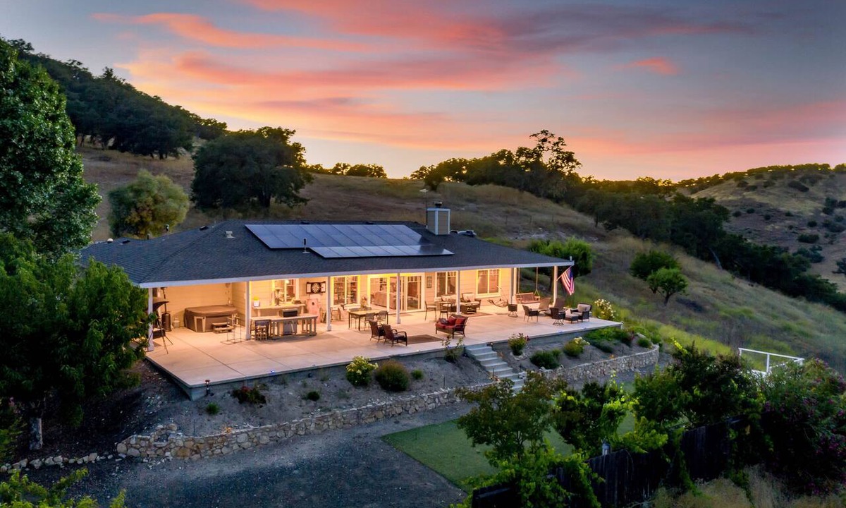 Bradley House | Panoramic Views | Hot Tub + BBQ | Game Room | Lake San Antonio | The J's Nest