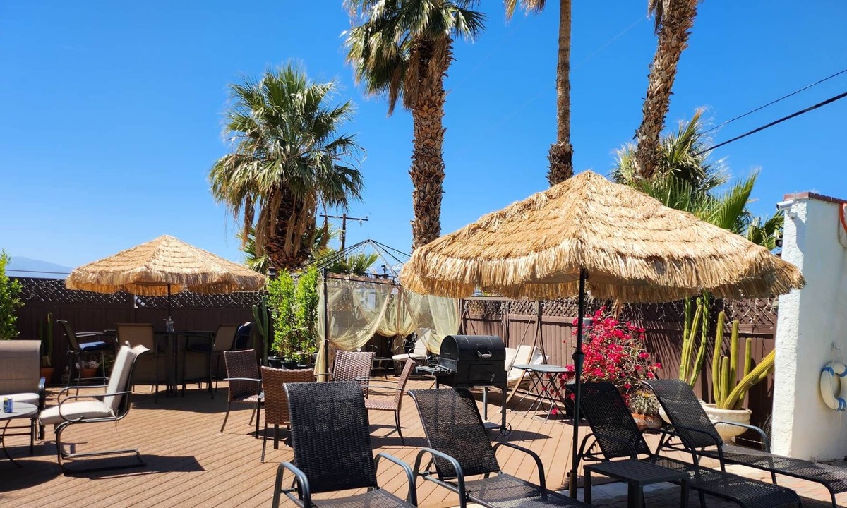 Desert Hot Springs Resort | Paradise Hot Springs Hotel / Mineral Water Spa #7