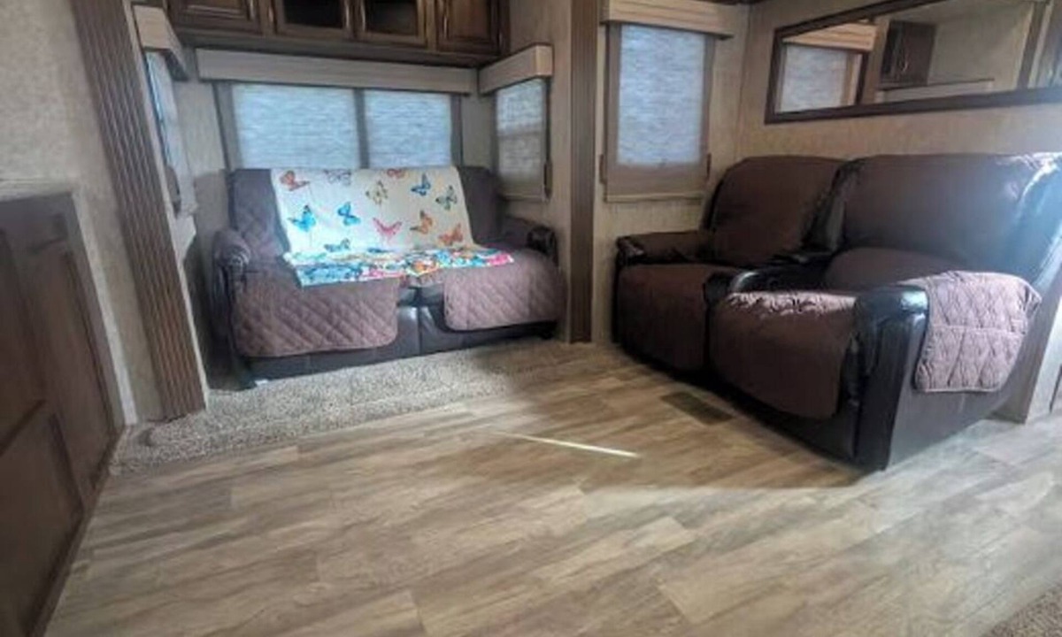 Tucson House | Peaceful 1-bedroom recreational vehicle with AC in Tucson-RV Home experience