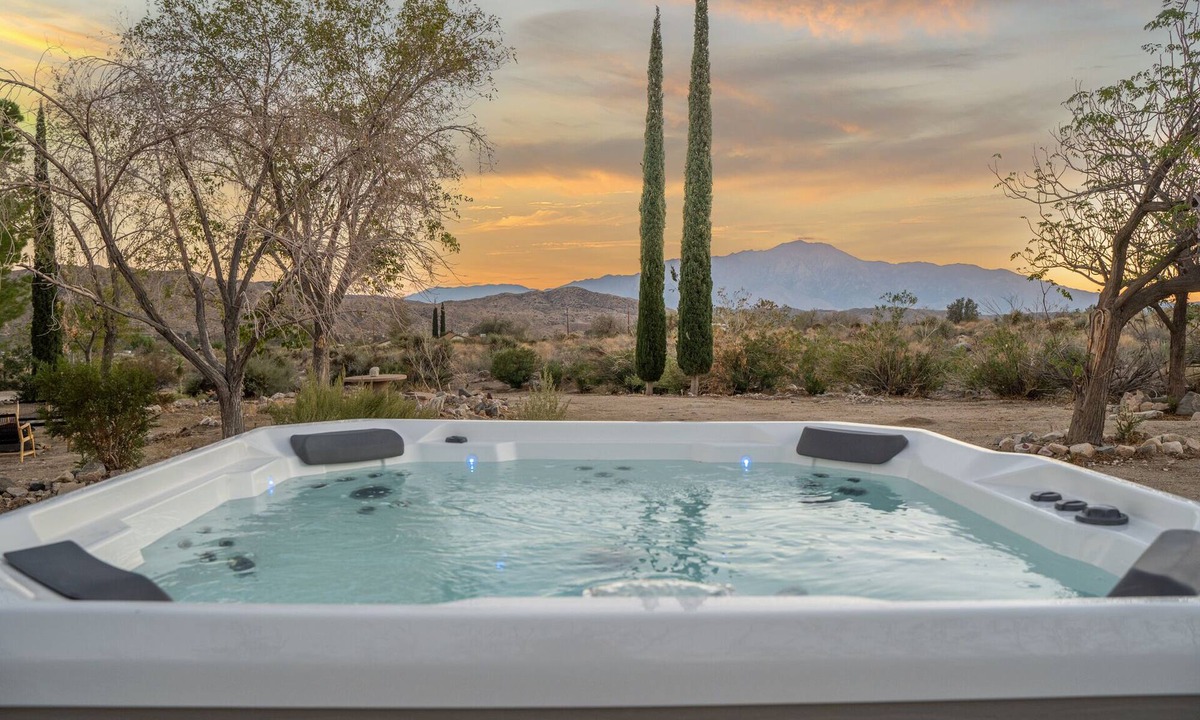 Morongo Valley House | Peaceful Ranch House on 10 Acres! Hot Tub/Mountain Views