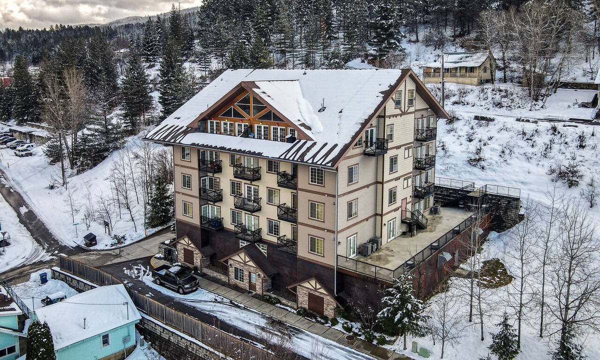 Kellogg Condo | Penthouse Studio Mountain Views; Near Silver