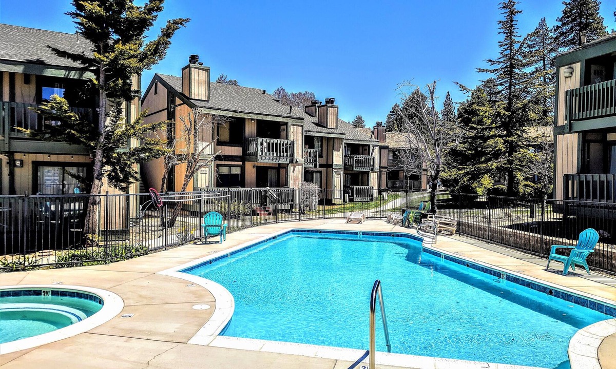 Boulder Bay Condo | Pet-Friendly Big Bear Retreat w/Wood Fireplace, Spa & BBQ