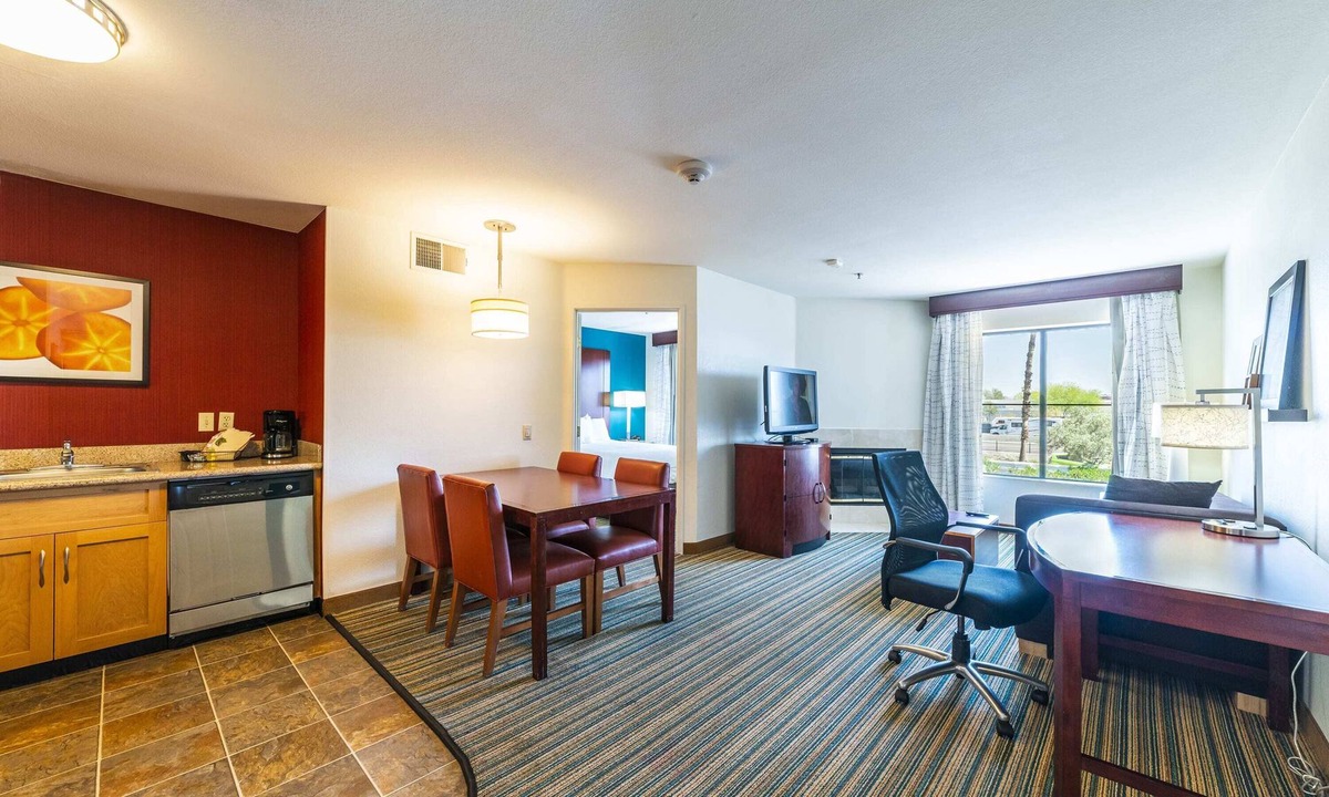 North Mountain Apartment | Phoenix 2bd Queen Beds