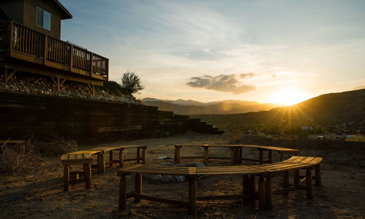 Pioneertown Cabin | Pioneertown Cabin, Walk to Pappy & Harriets