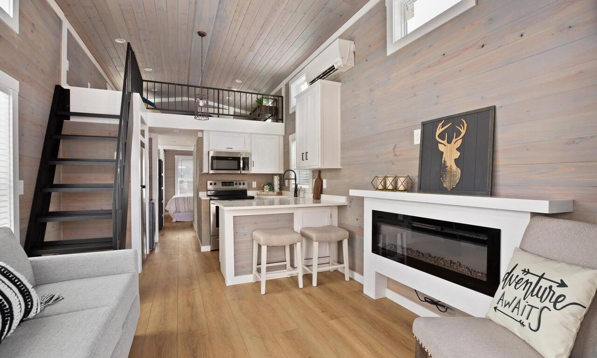 Flagstaff Cabin | Ponderosa Cabin - Spacious floor plan with modern look, full kitchen, hallway bunk beds, separate bedroom, and upstairs loft
