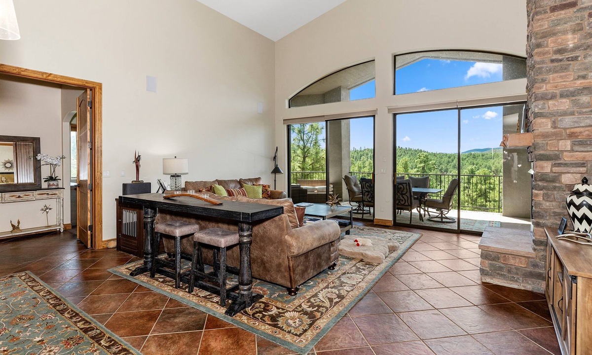 Prescott House | Prescott's #1 Luxe Mountain Sanctuary | Cozy Spa | Golf | Majestic Views