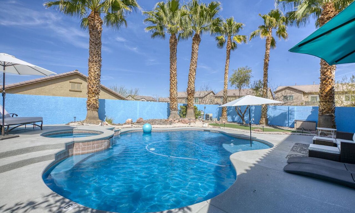 Henderson House | Private Home w/pool, spa, game room & home gym. 15 mins from the Strip.