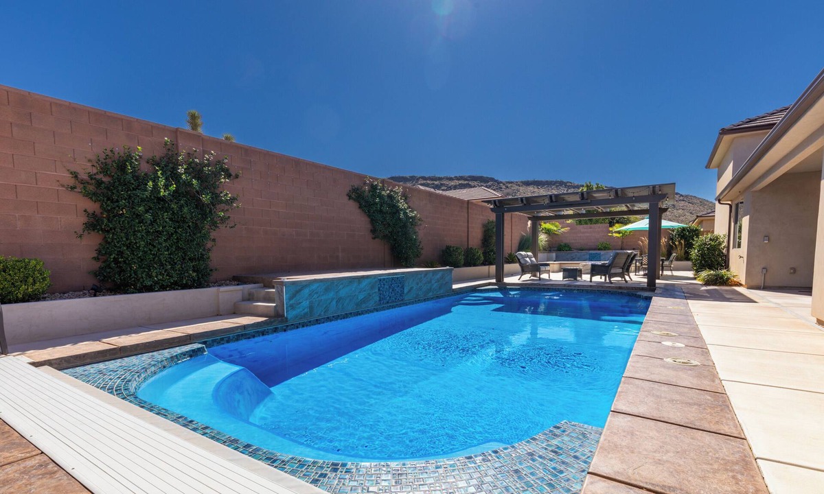 Hurricane House | Private Pool, Hot Tub and Dog Friendly!